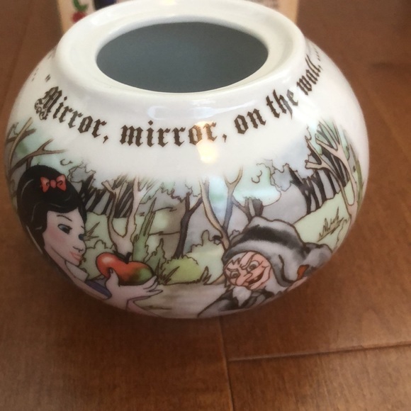 Snow White Creamer and Sugar Set - Picture 7 of 16